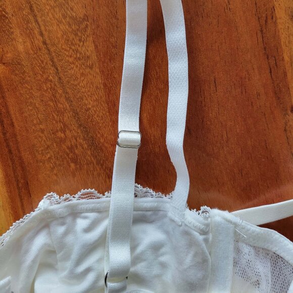 NWOT Urban Outfitters Out from Under Size L White Lace Corset/Bustier - Picture 7 of 10